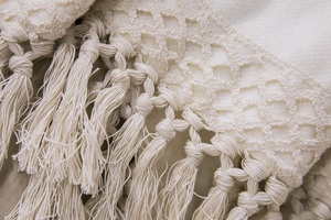 DECORATIVE THROW